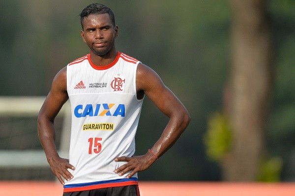 Foto: Pedro Martins/AGIF – Luiz Antônio em ação pelo Flamengo