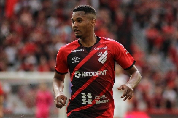 Foto:Joao Vitor Rezende Borba/AGIF – Lateral Abner Vinícius está no radar de Guardiola e o Manchester City