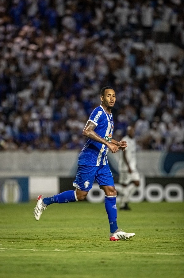 Foto: Celio Junior/AGIF – Marco Túlio em ação pelo CSA