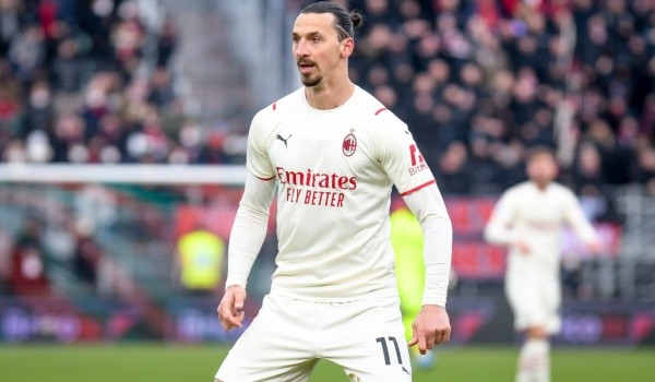 Ibrahimovic tem contrato com o Milan até junho (Foto: Getty Images)