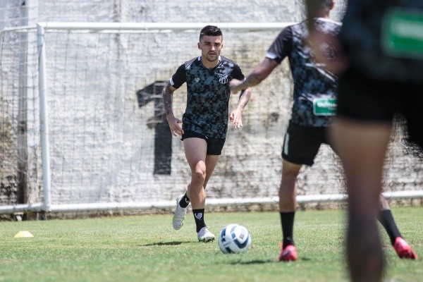 Foto: (Flickr Oficial Ceará/Felipe Santos/Ceará SC) - Victor Luís tem trabalhado com o restante do elenco do Vozão nesta pré-temporada