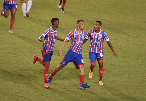 Foto: Jhony Pinho/AGIF – Pablo em ação pelo Bahia