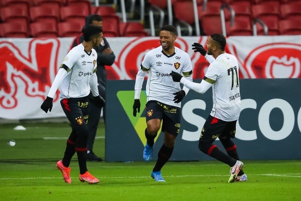 ( Foto: Pedro H. Tesch/AGIF) André ex-Sport entra na mira do Guarani