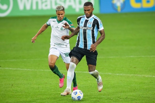 Pedro H. Tesch/AGIF/ Paulo Miranda em campo pelo Grêmio. 