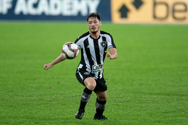 Foto: (Jorge Rodrigues/AGIF) - Oyama disputou 31 jogos da última Série B, tendo marcado dois gols e concedido duas assistências