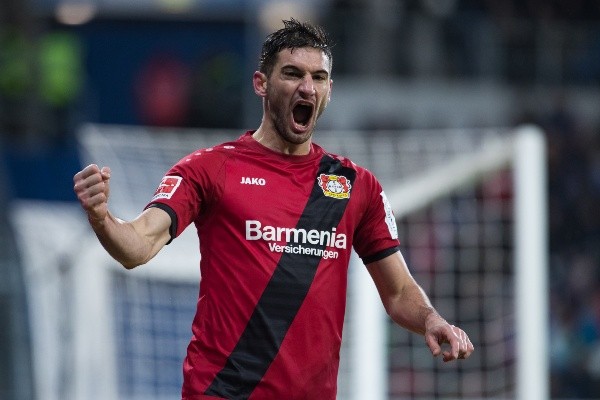 Lucas Alario com a camisa do Bayer Leverkusen (Foto: Simon Hofmann/Getty Images)