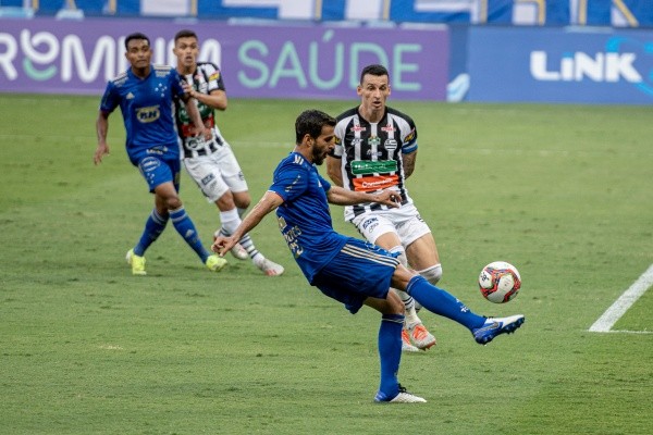 Foto: Alessandra Torres/AGIF – Cáceres também não vai ficar no Cruzeiro
