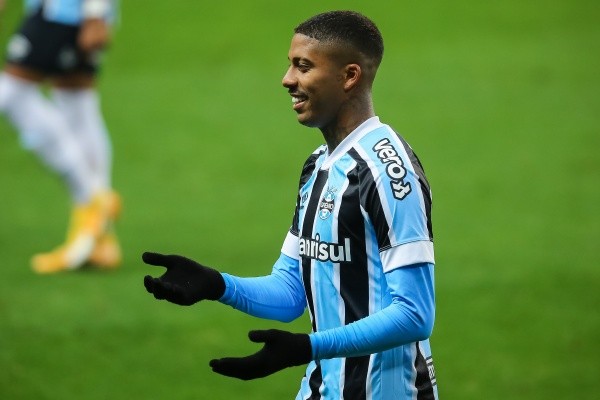 Foto: Pedro H. Tesch/AGIF -Jean Pyerre jogador do Grêmio comemora seu gol durante partida contra o Vitoria