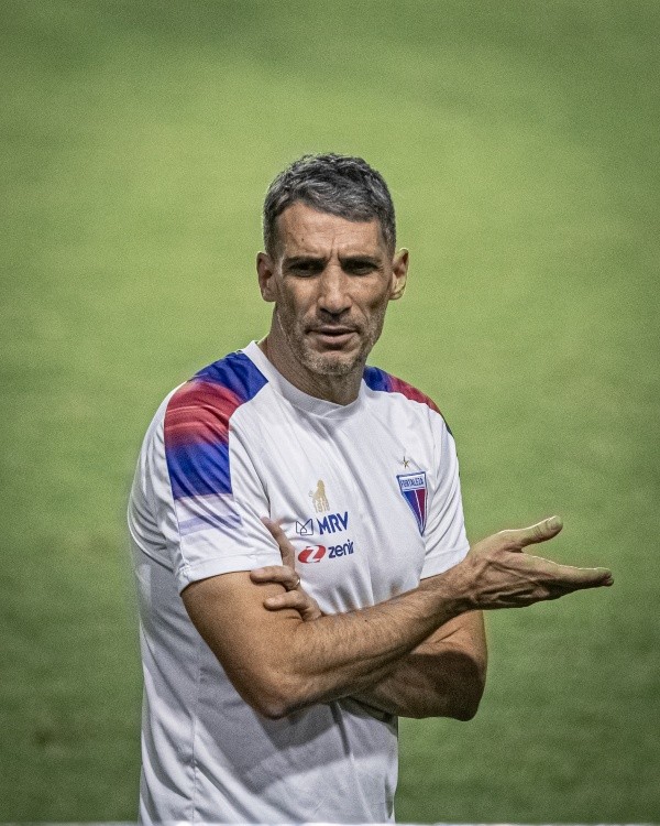 ( Foto: Celio Junior/AGIF)