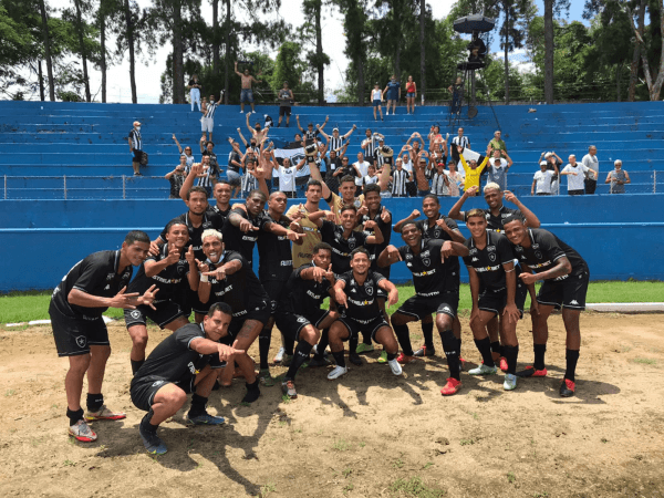 Fabio de Paula/ Divulgação Twitter Botafogo - Jogadores do Botafogo após jogo na Copinha 2022