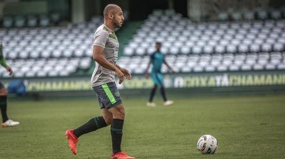 Foto: Divulgação/Coritiba - Régis: o meia foi uma das atrações no jogo-treino
