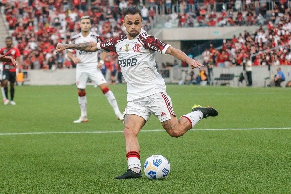 Foto: Gabriel Machado/AGIF | Michael possui uma característica muito utilizada por Paulo Sousa que é trazer amplitude no último terço de campo
