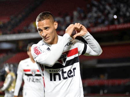 Antony virou xodó da torcida do São Paulo (Foto: Bruno Ulivieri/AGIF) Antony virou xodó da torcida do São Paulo (Foto: Bruno Ulivieri/AGIF)