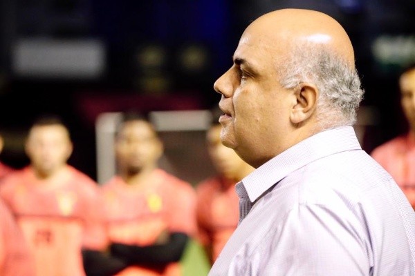 Romão: Presidente poderá negociar o meio-campista (Foto: Anderson Stevens/Sport)