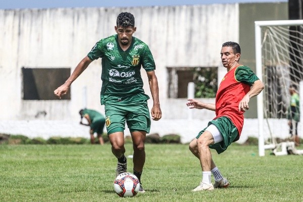 Ronald Felipe / SCFC – Pimentinha em ação pelo Sampaio