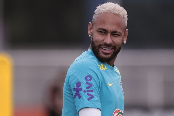 Neymar ficou de fora da Seleção Brasileira por conta da contusão (Foto: Ettore Chiereguini/AGIF)