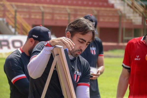 Foto: João Victor Menezes / Agência Botafogo – Leandro Zago, treinador do Botafogo-SP