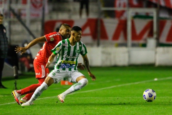 Luiz Erbes/AGIF/ Sorriso em campo pelo Juventude. 