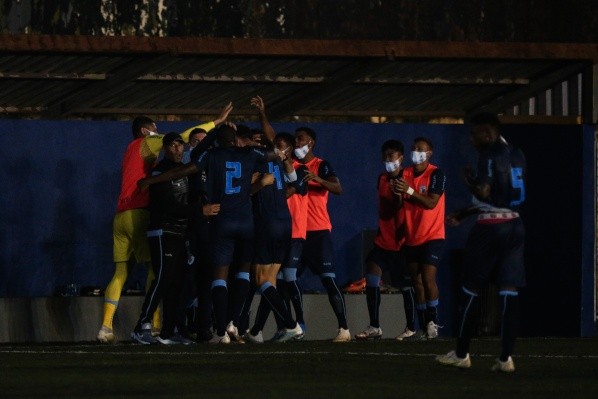 Foto: Ettore Chiereguini/AGIF -Jogador do Londrina comemora seu gol na Copa São Paulo