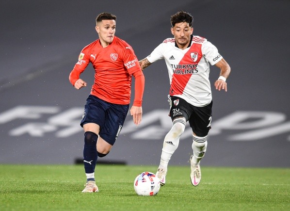 Foto: (Marcelo Endelli/Getty Images) - Pelo Independiente, Fabriciou Bustos disputou 23 jogos do Campeonato Argentino 2021, marcou um gol e concedeu duas assistências