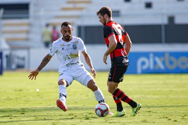 Foto: Diogo Reis/AGIF – Moisés em ação pela Ponte Preta