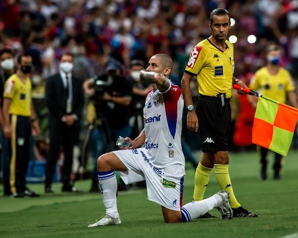 Foto: (Pedro Chaves/AGIF) - Na Série A 2021, Wellington Paulista atuou em 25 jogos do Fortaleza e marcou três gols