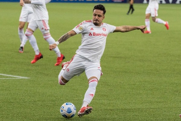 Foto: Robson Mafra/AGIF – Heitor em ação pelo Internacional