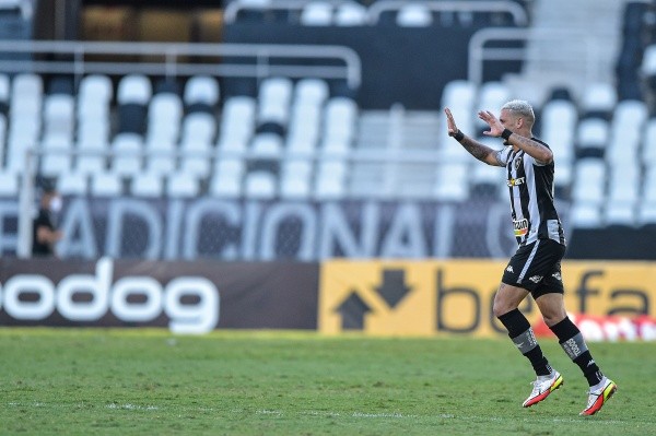 *(Foto: Thiago Ribeiro/AGIF) Botafogo toma atitude para jovens promessas não serem novo Rafael Navarro