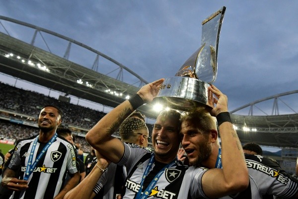 Rafael Navarro conquistou a Série B com o Botafogo na última temporada (Foto: Thiago Ribeiro/AGIF) Rafael Navarro conquistou a Série B com o Botafogo na última temporada (Foto: Thiago Ribeiro/AGIF)
