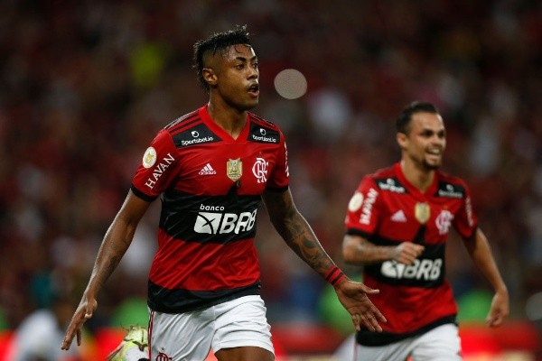 Wagner Meier/Getty Images/ Bruno Henrique comemorando gol com a camisa do Flamengo. 