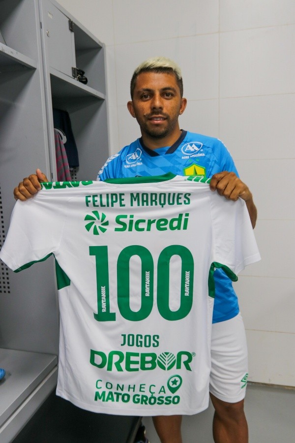 Felipe Marques completou 100 jogos com a camisa do Cuiabá (Foto: AssCom Dourado)