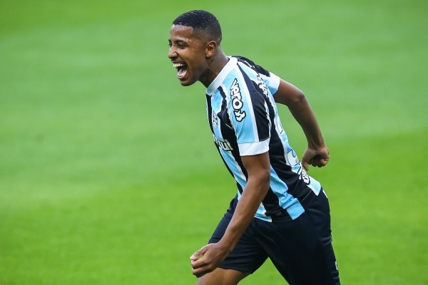 Guilherme Guedes: Titular na transição (Foto: Pedro H. Tesch/AGIF)