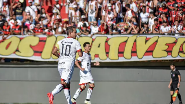 Foto: Pietro Carpi / EC Vitória / Divulgação - Jadson em Barcelona de Ilhéus x Vitória 