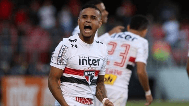 Éverton com a camisa do São Paulo (Foto: Rubens Chiri/São Paulo FC)