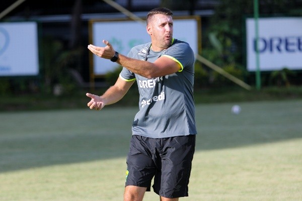 Eduardo Oliveira comanda o Cuiabá no Estadual (Foto: AssCom Dourado)