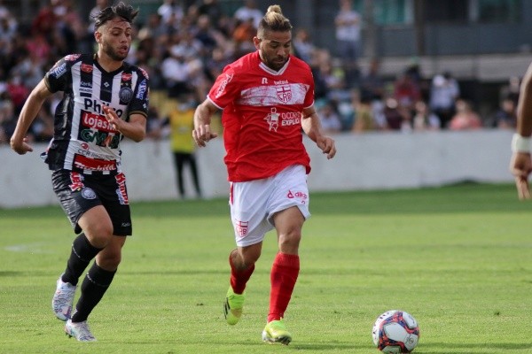 Foto: (Joao Vitor Rezende Borba/AGIF) - Diego Torres completará 100 jogos vestindo a camisa do CRB nesta quarta (26)