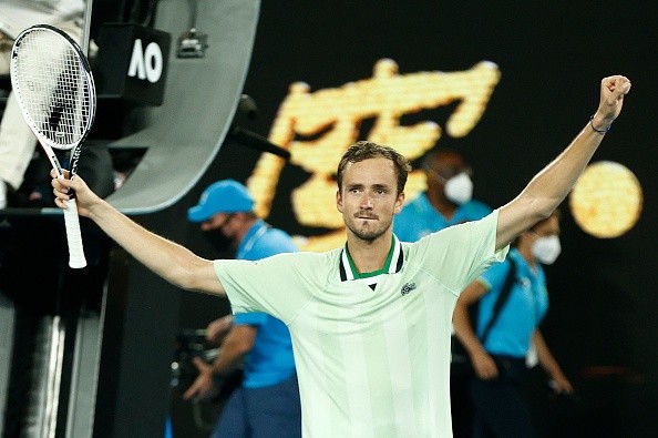 Daniil Medvedev salvou match-point para se classificar às semis. Créditos: Getty Images