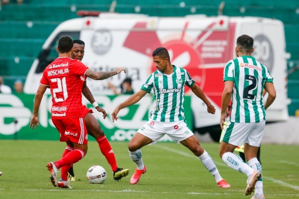 Luiz Erbes/AGIF/ Juventude em campo na estreia do Gauchão. 