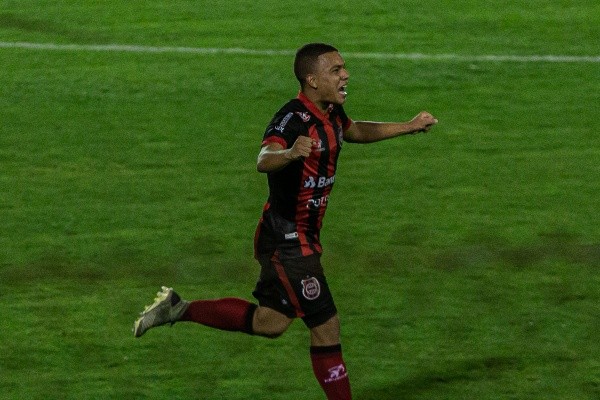 Foto: Volmer Perez/AGIF – Bruno Matias tem um gol com a camisa do Xavante e duas assistências
