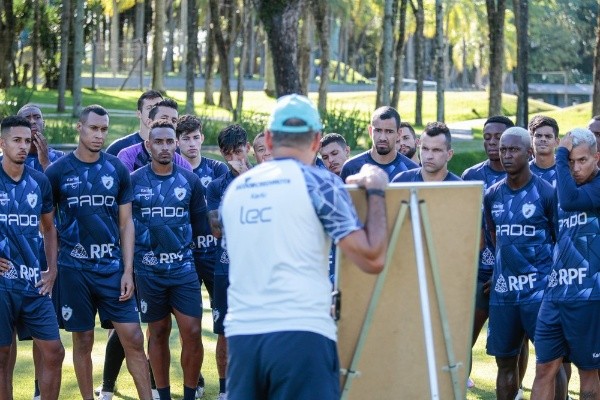 Ricardo Chicarelli/Londrina EC – Elenco do Londrina durante treino para a temporada 2022