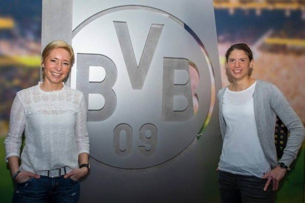 (Foto: Divulgação/Borussia Dortmund) Svenja Schlenker e a ex-jogadora Annike Krahn, atual consultora externa de esportes da equipe feminina