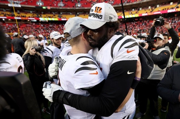 Jamie Squire/Getty Images/ Joe Burrow comemorando classificação dos Bengals.