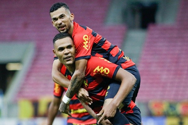 Foto: (Rafael Vieira/AGIF) - Tanto Mikael, quanto Gustavo, são crias do Leão