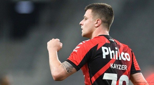 Foto: Gustavo Oliveira/athletico.com.br – Kayzer recebeu sondagem do Fortaleza de Vojvoda e pode trocar de ares em 2022