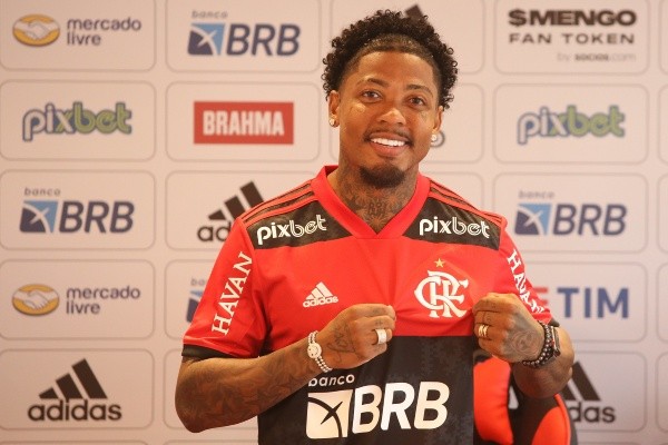 Foto: (Gilvan de Souza/Flamengo) - Ex-Santos, Marinho foi oficialmente apresentado pelo Flamengo nesta segunda (31)