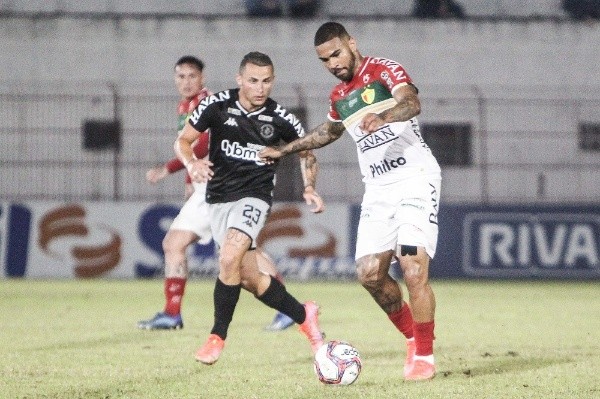  Beno Küster Nunes/AGIF/ Jhon Cley em campo pelo seu ex-clube, Brusque. 