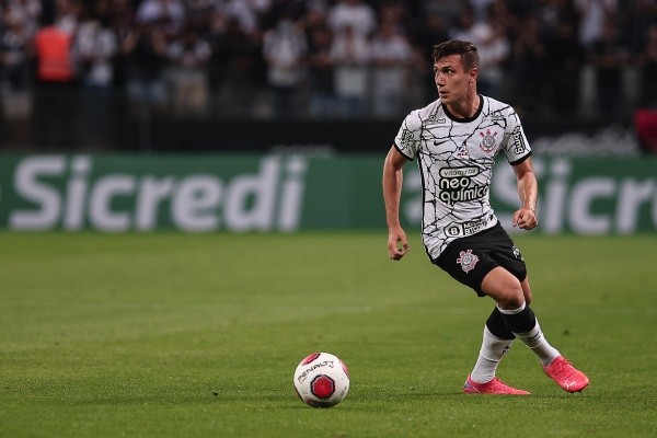 Foto: (Ettore Chiereguini/AGIF) - Lucas Piton começou a temporada 2022 como titular no Corinthians Foto: (Ettore Chiereguini/AGIF) - Lucas Piton começou a temporada 2022 como titular no Corinthians