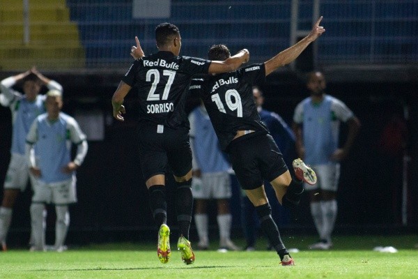 Diogo Reis/AGIF/ Hyoran comemorando gol na vitória do RB Bragantino. 