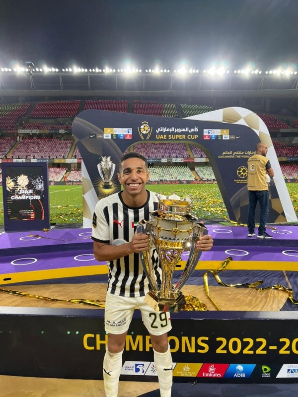 Foto: Divulgação/ Al Jazira | Victor foi o responsável por uma importante assistência nos minutos finais da partida decisiva da Supercopa dos Emirados Árabes contra o Shabab Al-Ahli