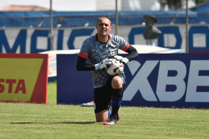 O goleiro Renan, ex-Internacional, é um dos destaques do Marcílio Dias (Foto: Twitter oficial Marcíio Dias)